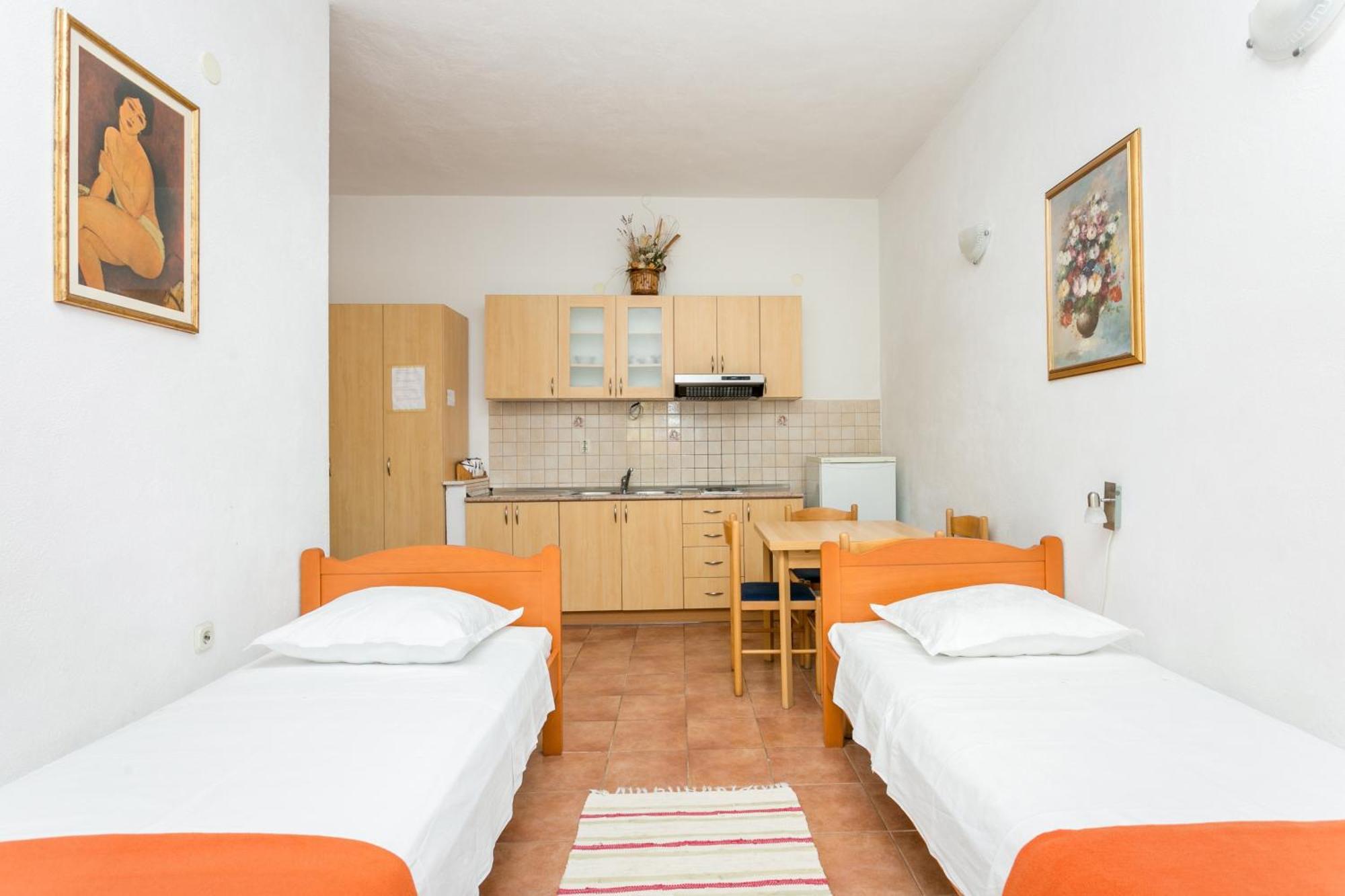 Apartments By The Sea Baska Voda, Makarska - 300 חדר תמונה